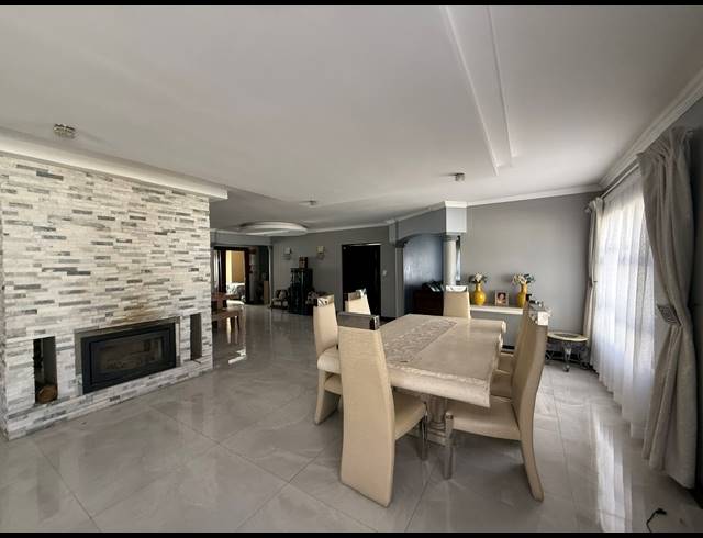 5 BEDROOM HOUSE FOR SALE IN CRYSTAL PARK